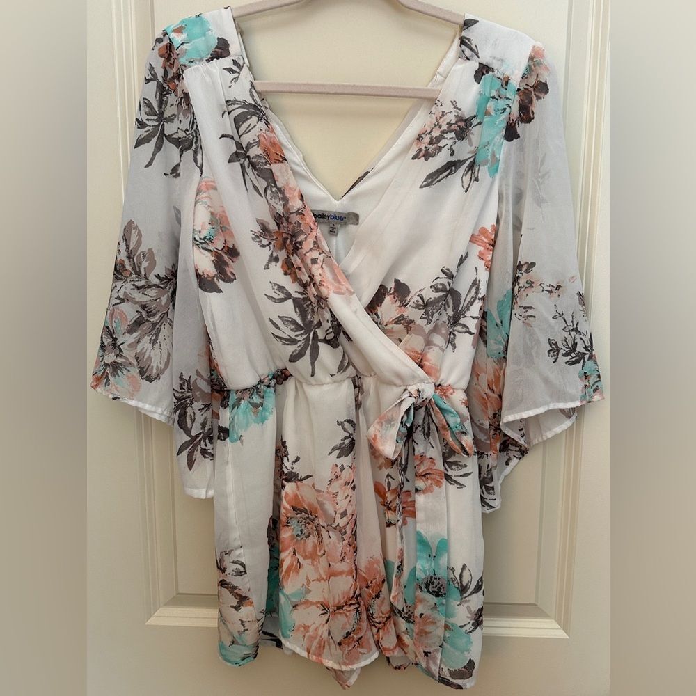baileyblue Ivory Floral Sleeve Romper Women's Sz Small